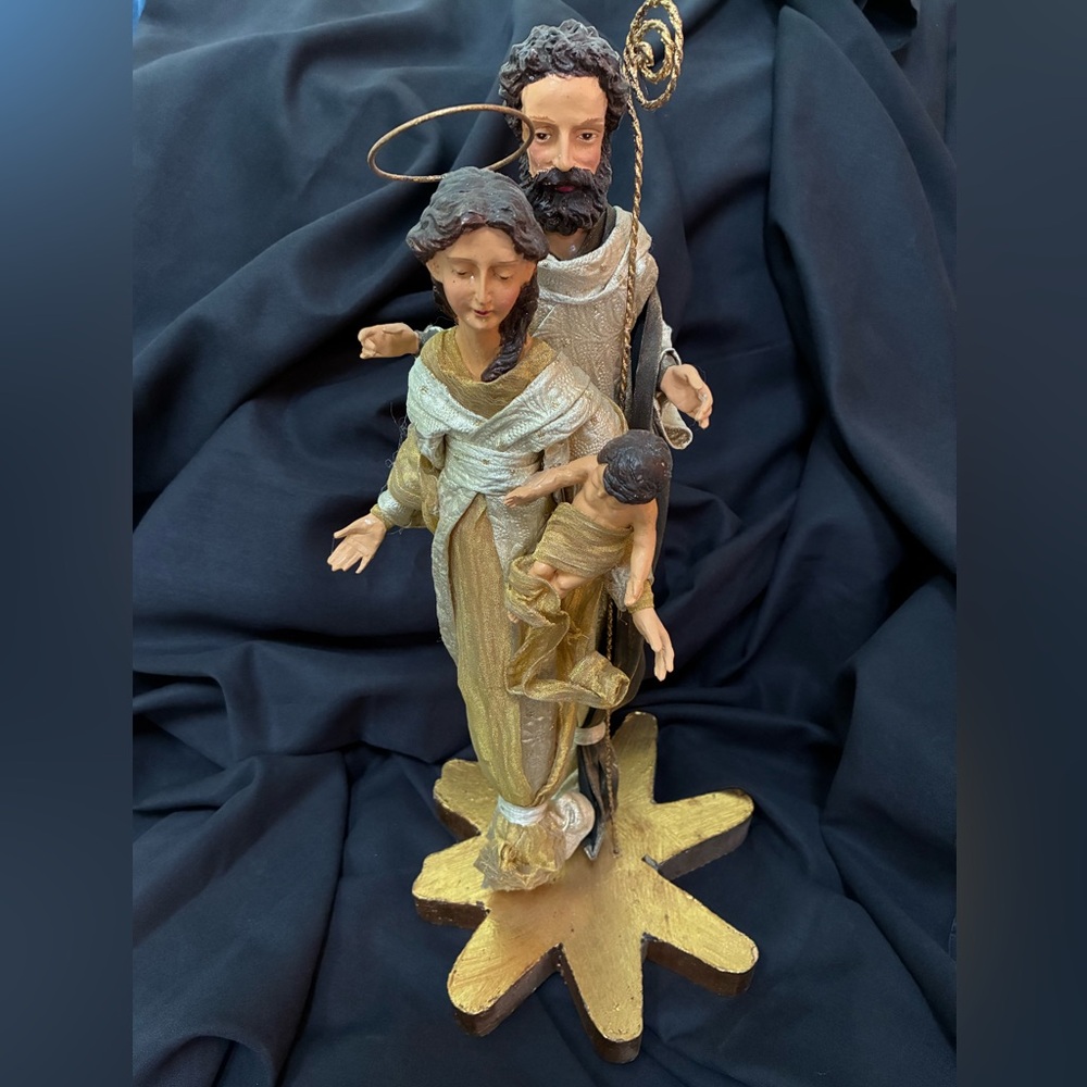 Religious Holy Family Figurine with Gold and Silver material